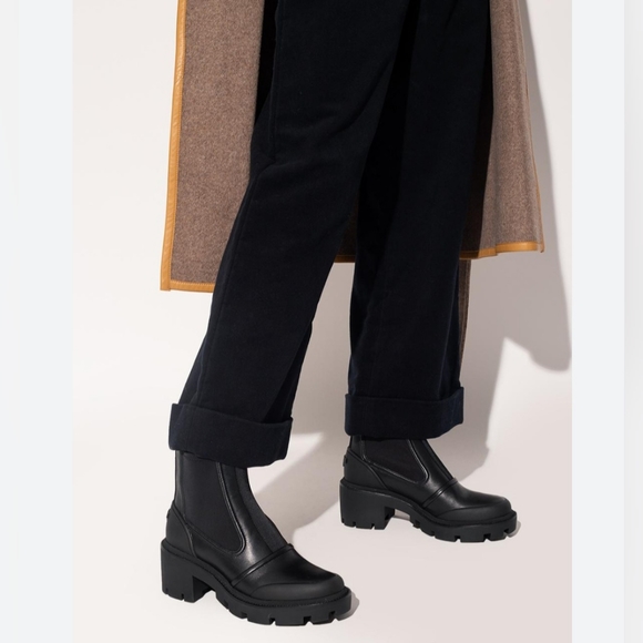 📢 SALE *00342-002 NEW! TORY BURCH Chelsea Lug Sole Ankle Boots - Picture 1 of 15